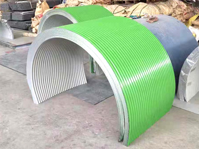 弧形（xíng）防雨罩-輸送機彩鋼圓弧拱形防雨罩